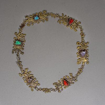 Pal Kepenyes. Collar de bronce fundido con incrustaciones de piedras semipreciosas