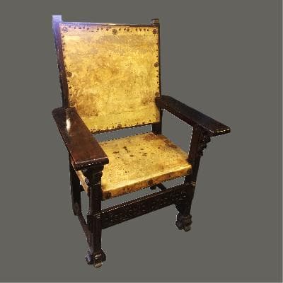 Sillón frailero estilo Colonial en madera de roble y piel