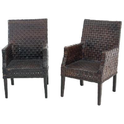 Par de sillones de madera con tapicería entramada de piel