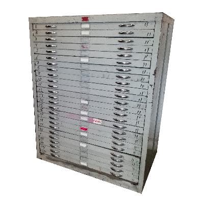 ENNYSA. Planero de acero laqueado gris con 25 cajones