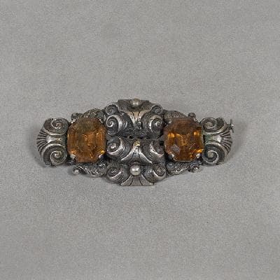 Prendedor estilo Art Decó de metal plateado con citrinas