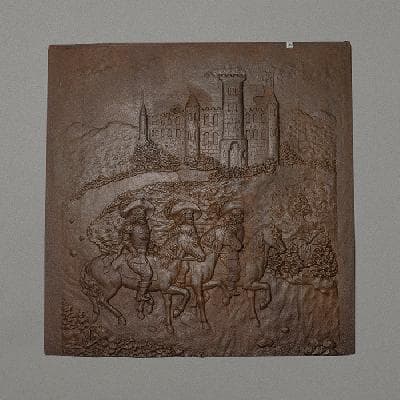 Tres jinetes. Placa en hierro colado en altorrelieve