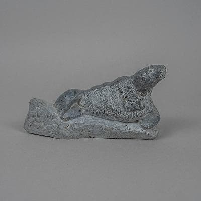 Foca. Escultura Inuit en serpentina