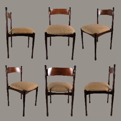 Par de sillas en madera de palisando. Sobre el diseño de Franco Albini. (P/PAR)