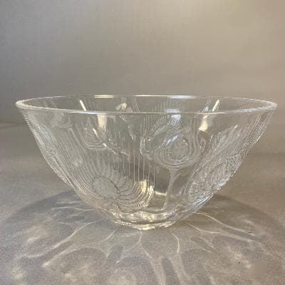 Lalique. Tazón redondo en cristal tallado con piñas y motivos lineales