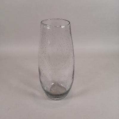 Florero de cristal en vidrio soplado rústico.