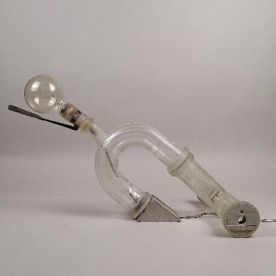 Lámpara de mesa estilo industrial en vidrio químico Schott.