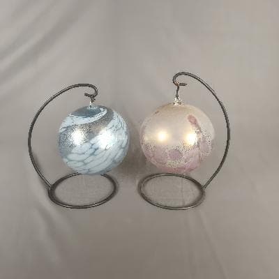 Juego de 4 esferas de vidrio soplado, acabado tornasolado