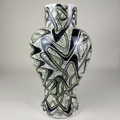 Cisco Jiménez. Jarrón en cerámica de Cuernavaca pintada a mano