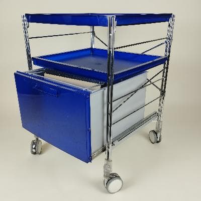 Casamania by Frezza. Carrito de servicio en acero cromado y acrílico azul con cajón archivero a 2 niveles.