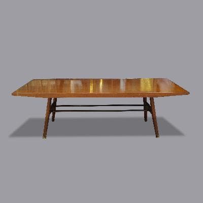 Eugenio Escudero. Mesa de comedor en madera de caoba. 