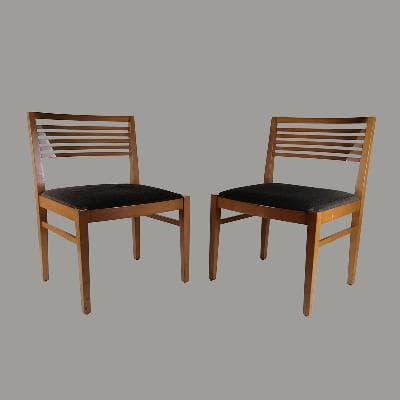 Joseph Ricchio para Knoll Studio. Par de sillas Ricchio en madera de haya sin brazo (P/PAR)