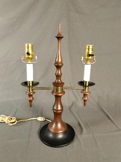 Lámpara en madera de caoba