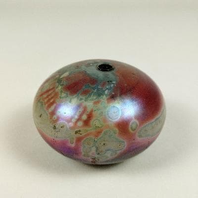 Perfumero diseño en bollo de cristal iridiscente. Firmado RC.