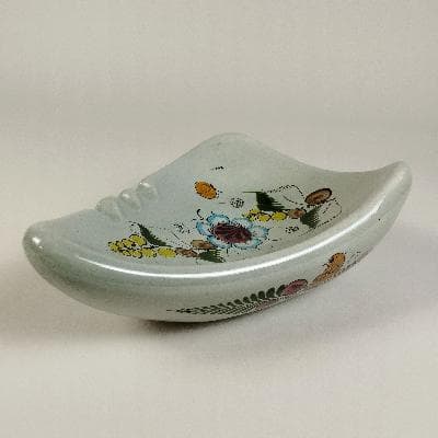 Noé Suro. Cenicero en cerámica de alta temperatura color gris pintada a mano