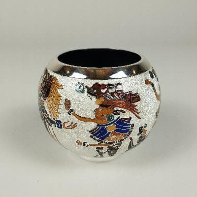 Miguel Pineda. Depósito estilo Neomaya en metal esmaltado