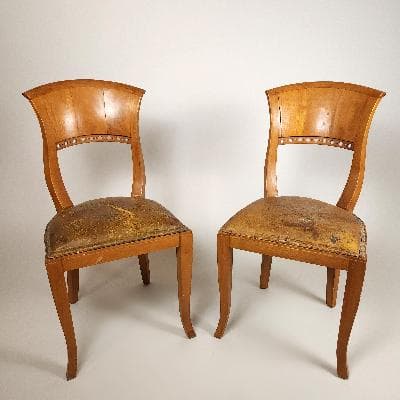 Angelo Donghia. Par de sillas en madera de encino con asientos de piel (P/T)