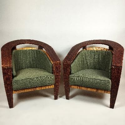 Par de sillones en madera texturizada con bejuco y tapicería verde