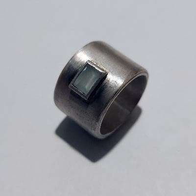 María José de Simón. Anillo en plata .925 con aguamarina