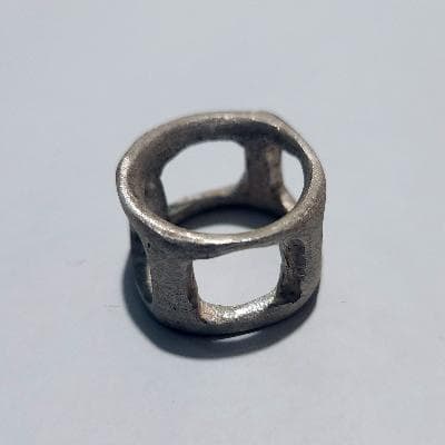 María José de Simón. Anillo calado en plata .925