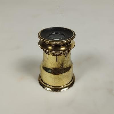 Lente para cámara fotográfica antigua en latón