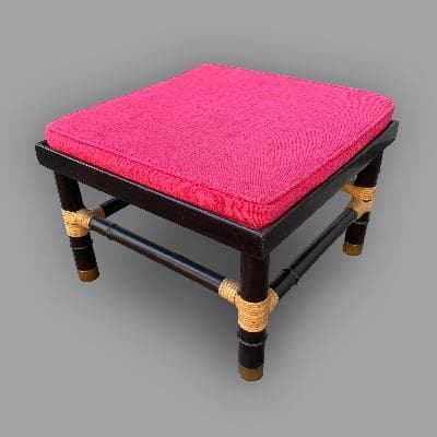 Frank Kyle. Banco en madera laqueada color negro