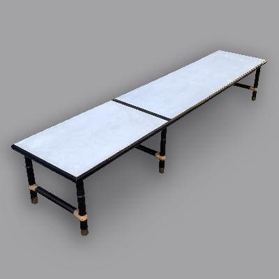 Frank Kyle. Mesa lateral baja en madera laqueada negra y melamina blanca