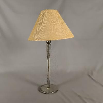 Walter von Nessen. Lámpara de mesa en metal cromado