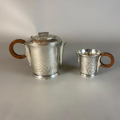 Juego de tetera y cremera estilo Art Decó en metal plateado y madera