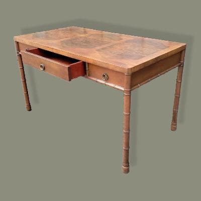 Frank Kyle. Escritorio en caoba con patas tipo bambú