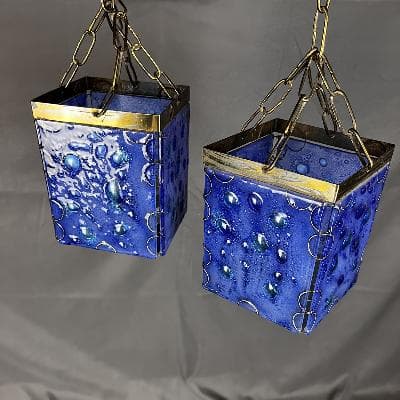 FEDERS. Par de lámparas de techo en vidrio azul