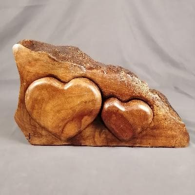 Don S. Shoemaker. Alhajero en madera tropical tallada