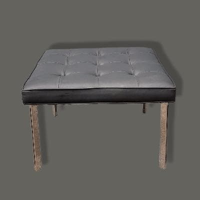 Florence Knoll para Knoll Internacional. Taburete del Parallel Bar en piel negra