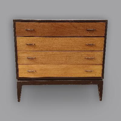 El Palacio de Hierro. Cajonera en madera de cedro rojo