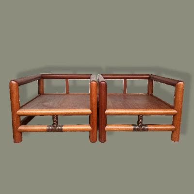 Par de sillones en madera de cedro rojo