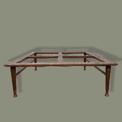 Frank Kyle. Mesa de centro cuadrada en caoba y mármol