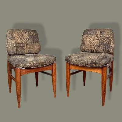 Par de sillas en madera de cedro rojo