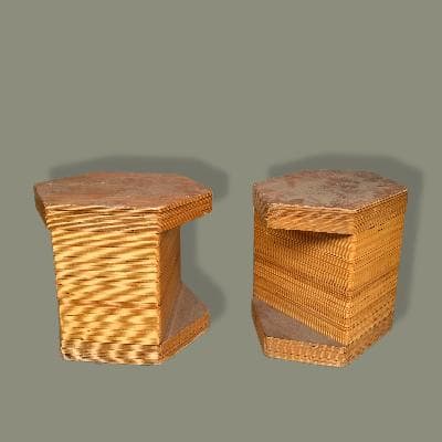 Par de mesas/bancos laterales hexagonales en madera contrachapada