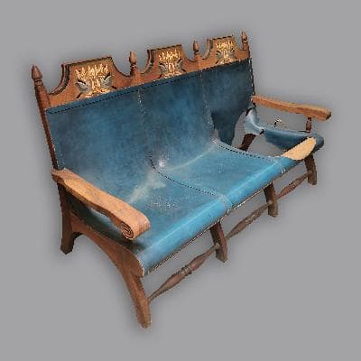 Alejandro Rangel Hidalgo. Sofá de tres plazas en caoba con baqueta azul