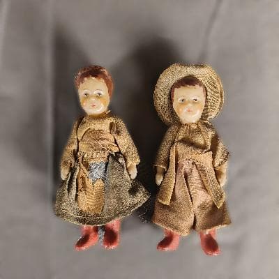 Par de muñequitos de celuloide y tela