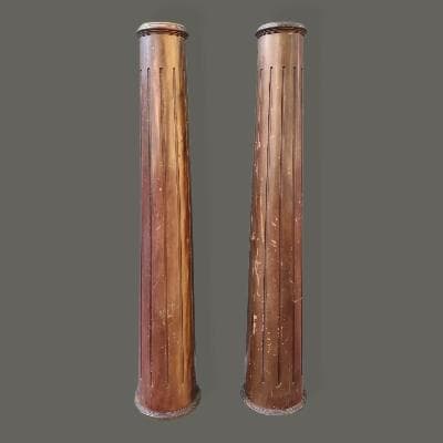 Par de columnas en madera de caoba