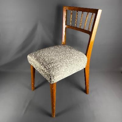 Silla escandinava en madera con respaldo balaustrado