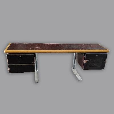 Warren Platner para Knoll Internacional. Escritorio en madera, acero cromado y piel