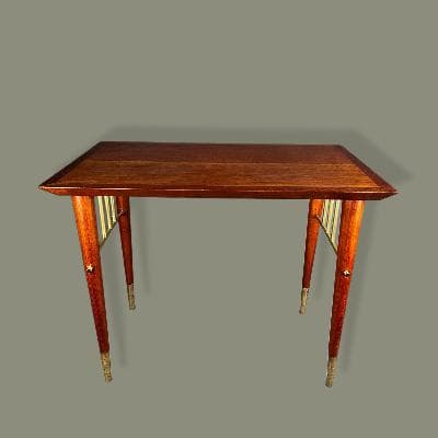 Frank Kyle. Mesa lateral en caoba