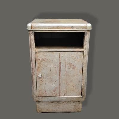 Mesa de noche industrial en acero