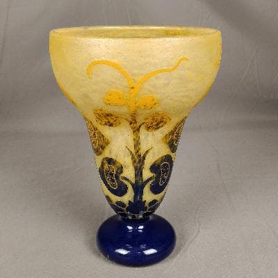 Charles Schneider / Le Verre Français. Florero de la línea Figues en cristal de camafeo azul y amarillo