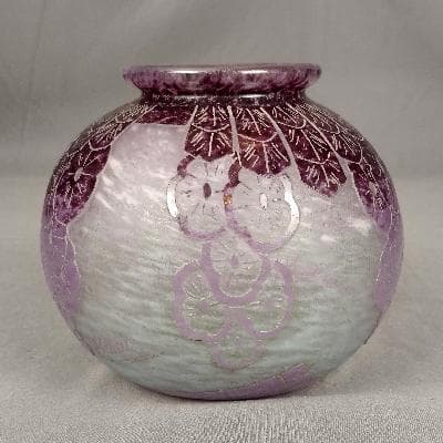 Charles Schneider / Le Verre Français. Florero en cristal de camafeo de la línea Lavender
