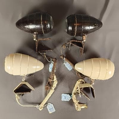 Eagle Electric Company. Juego de 4 arbotantes Bullet modelo 575 en baquelita