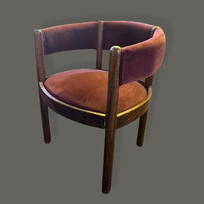 Silla con respaldo curvo en nogal y terciopelo