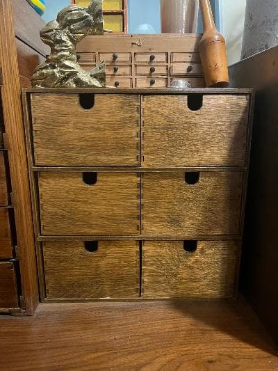 Tarjetero en roble con 6 cajones